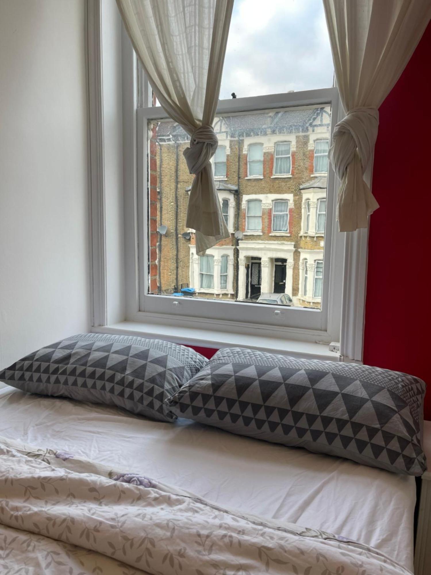 10 Min To The Heart Of - Zone 2 - Charming 2 Bed *