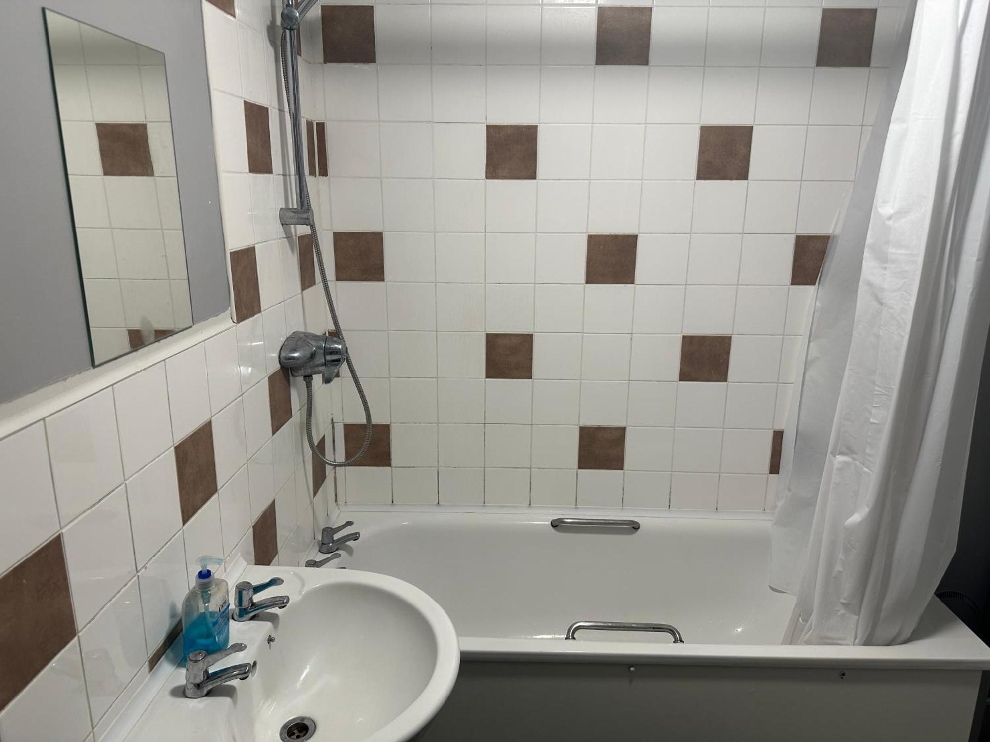 Wembley Serviced Apartment, 20mins From Central Homestay
