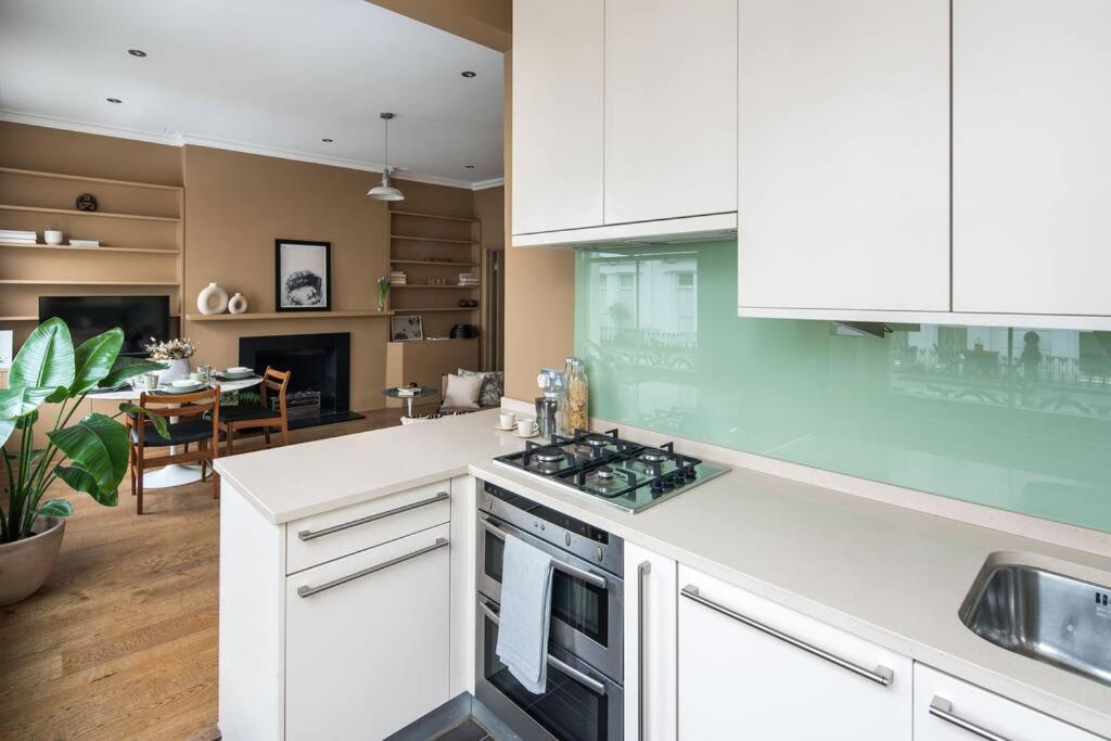Westbourne Gardens Apartment *