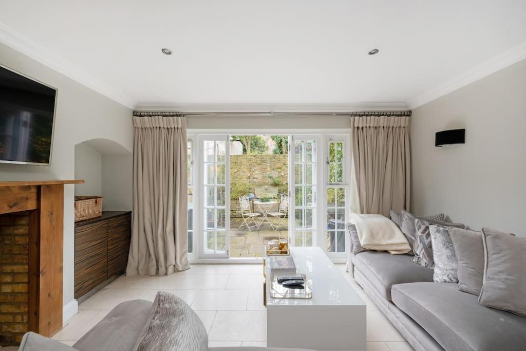 Fairytale Garden House - Next To Victoria Station & Pet Friendly Holiday home