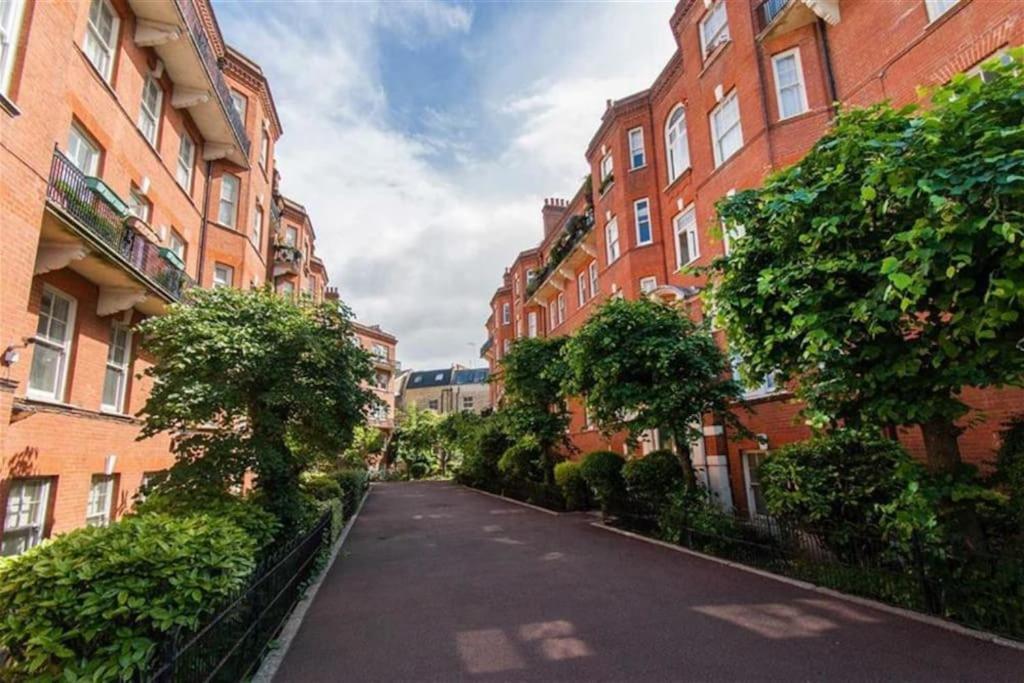 Spacious Flat In West Kensington Apartment *