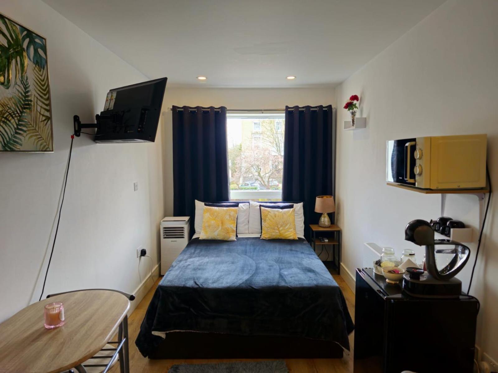 Chanel Ensuite Double Homestay London