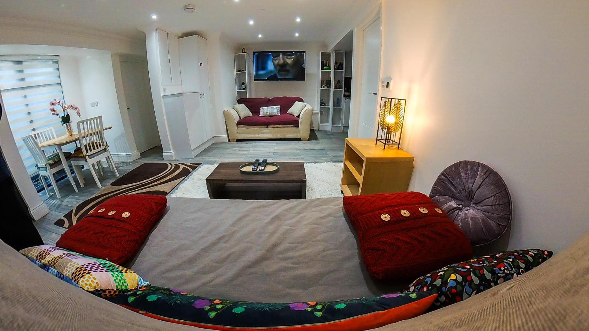 1 Bedroom Flat With Whirlpool Bath *