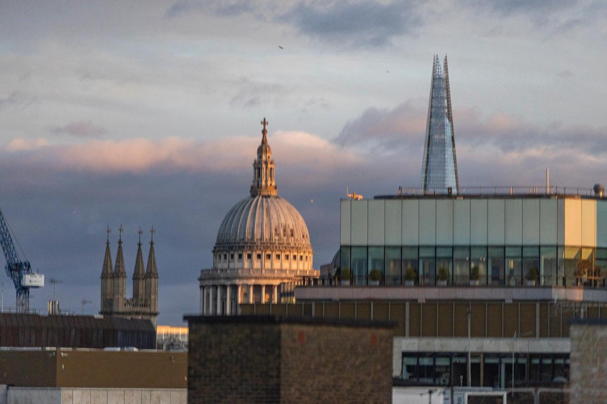 Central Located In City Of - Farringdon Station London