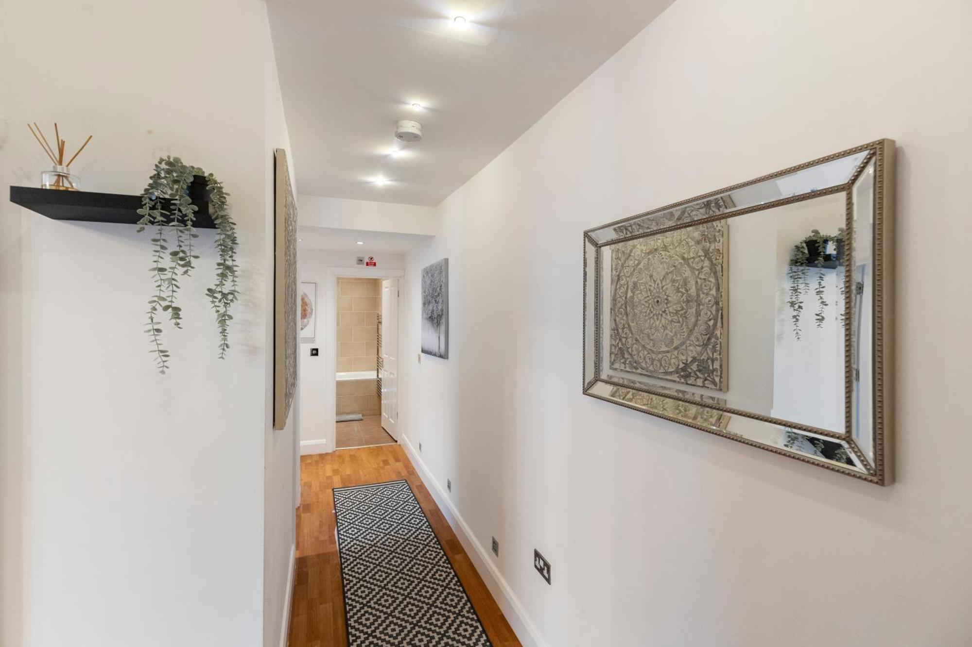 Central Located In City Of - Farringdon Station London