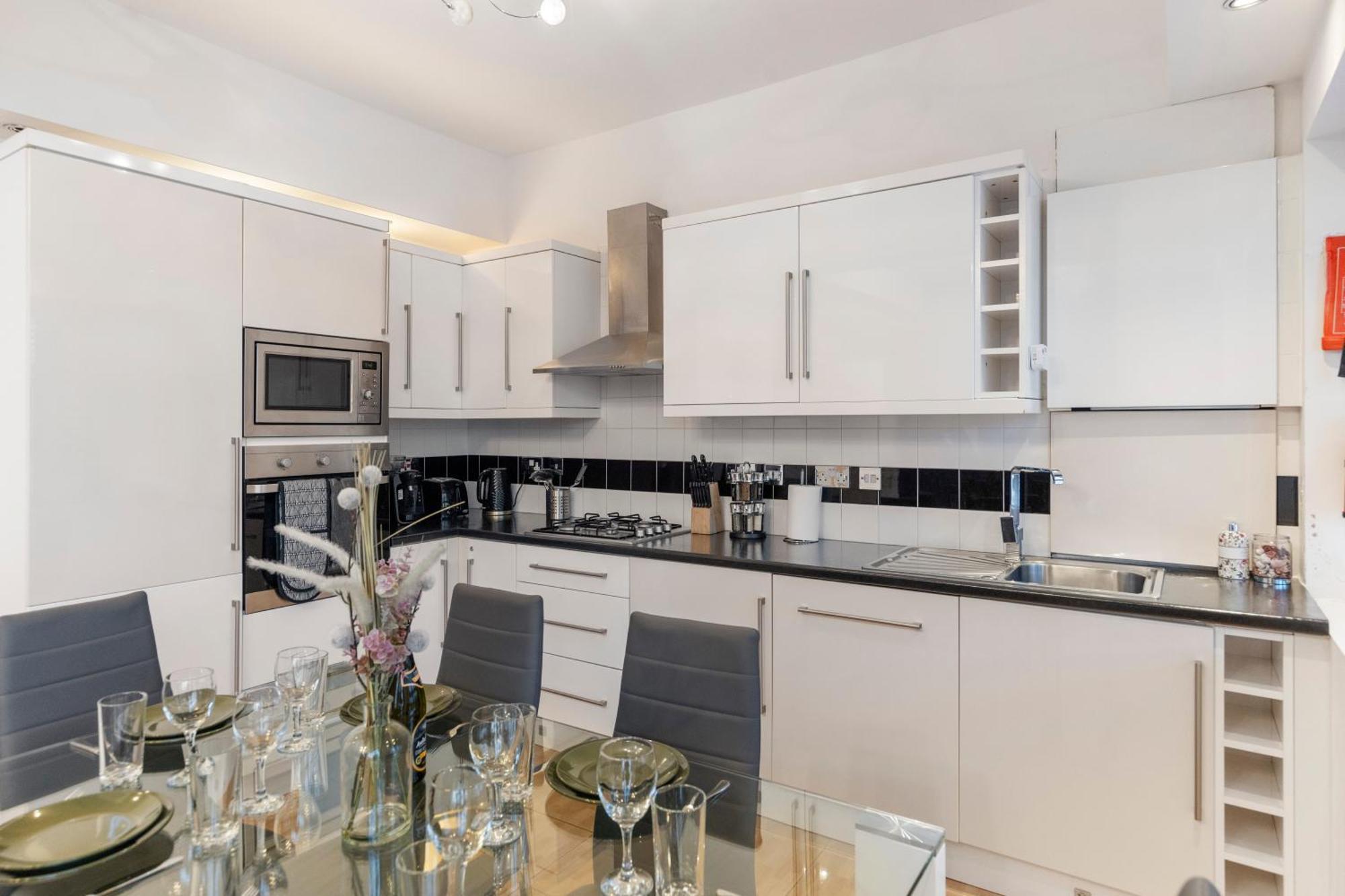 Central Located In City Of - Farringdon Station * London