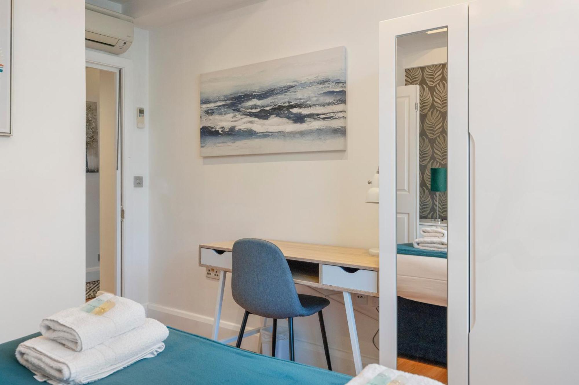 Apartment Central Located In City Of - Farringdon Station London