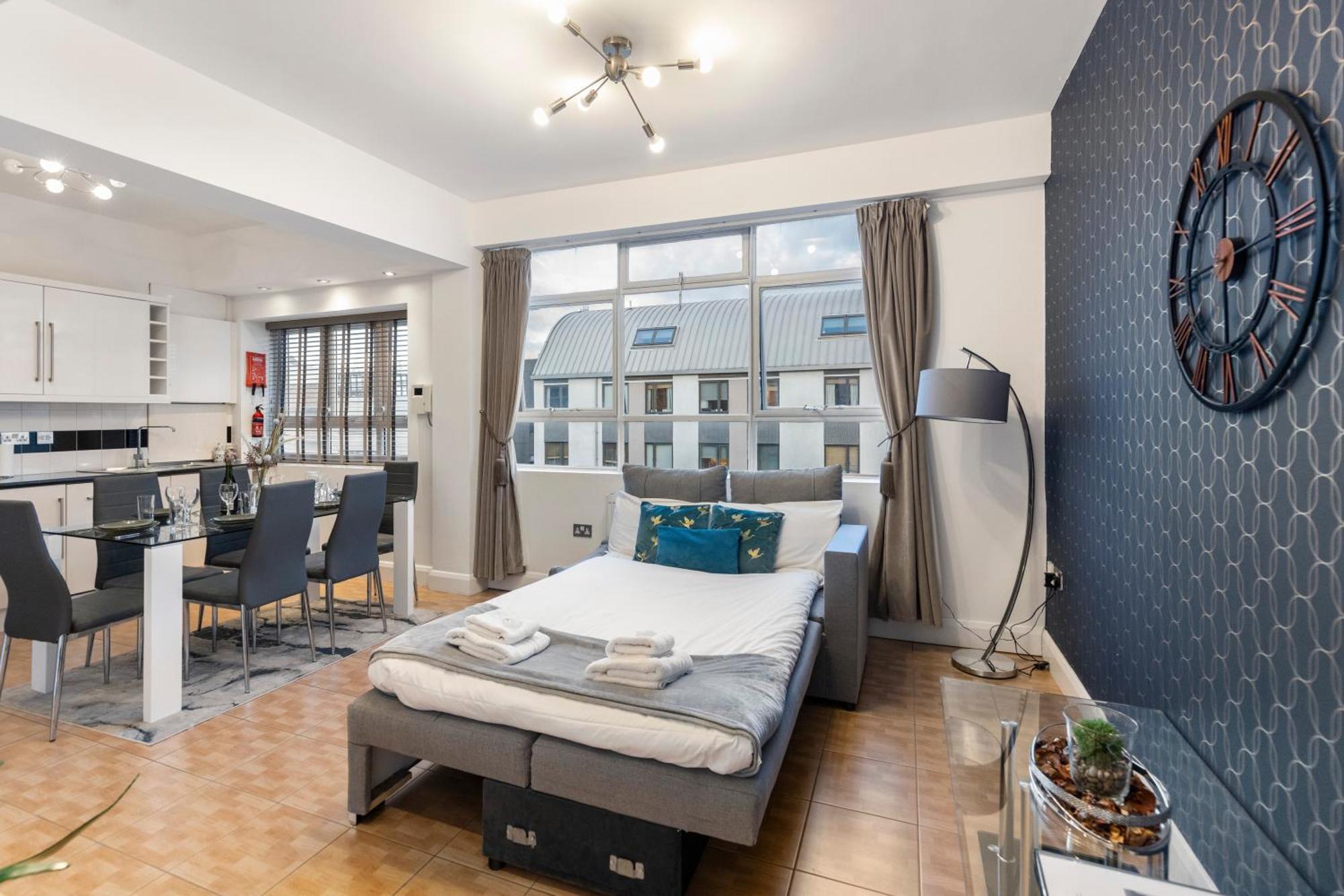 Apartment Central Located In City Of - Farringdon Station