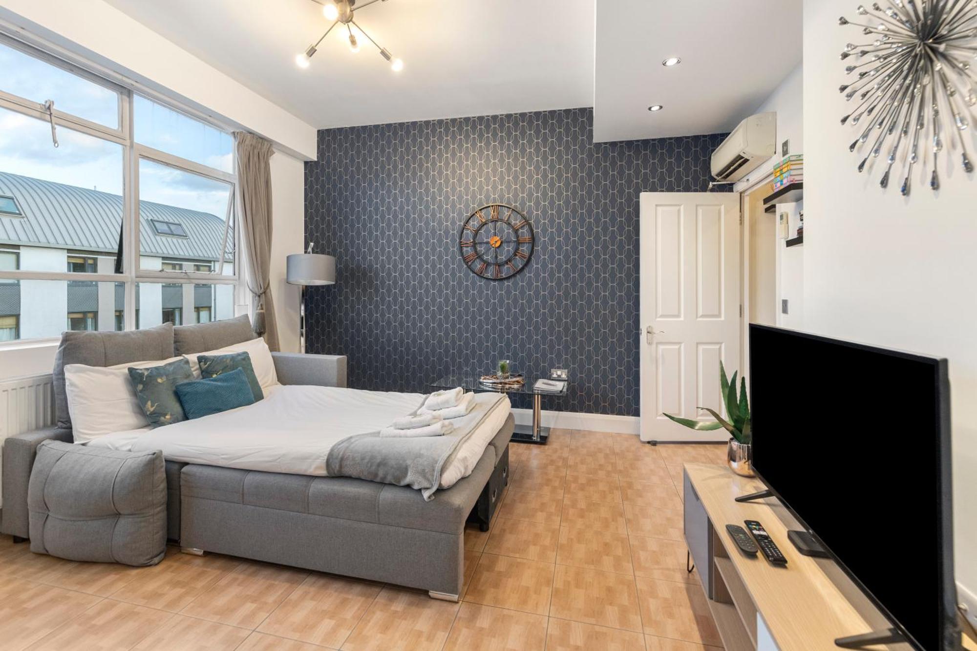 Central Located In City Of - Farringdon Station Apartment *