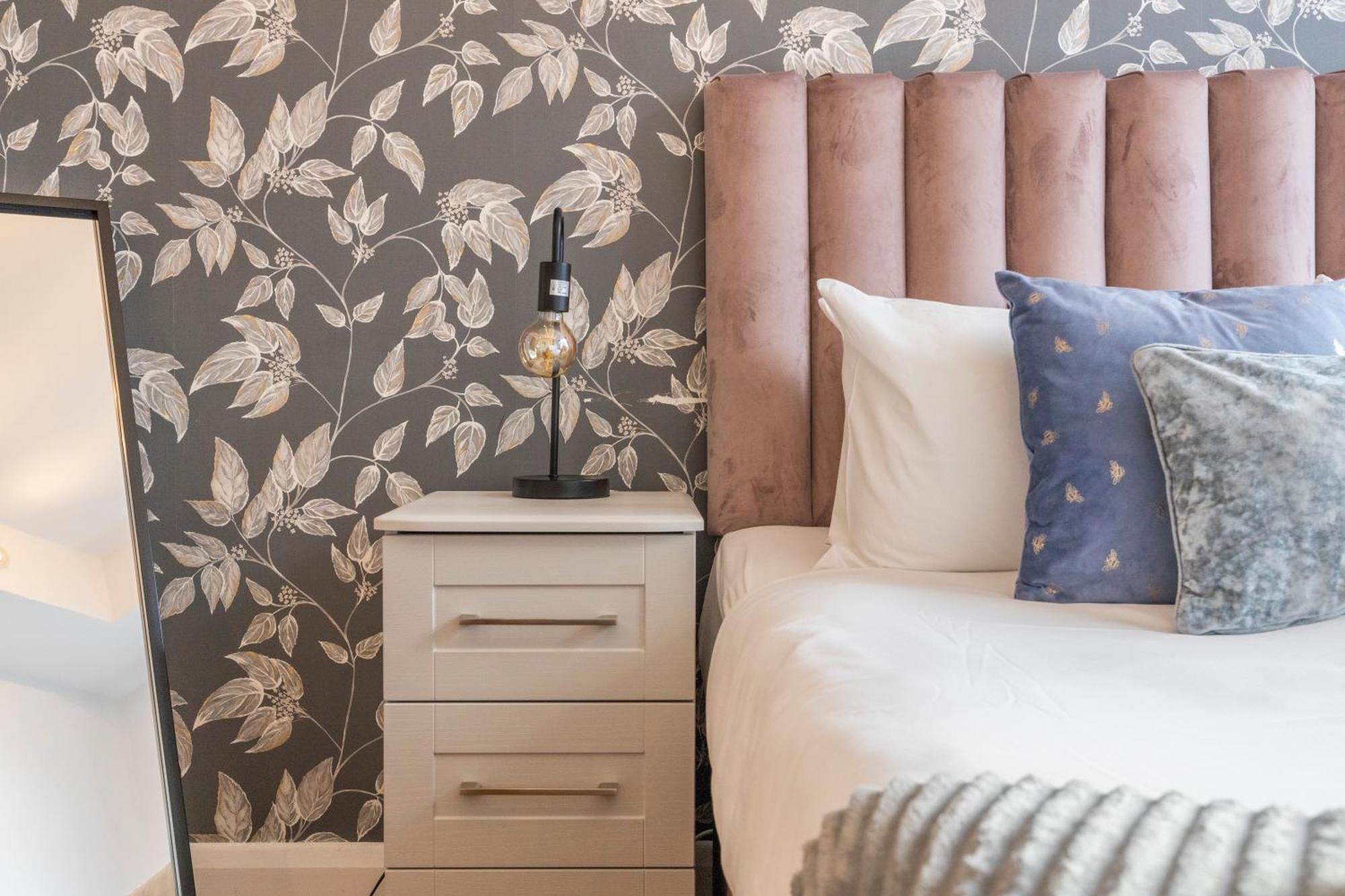 Central Located In City Of - Farringdon Station Apartment *