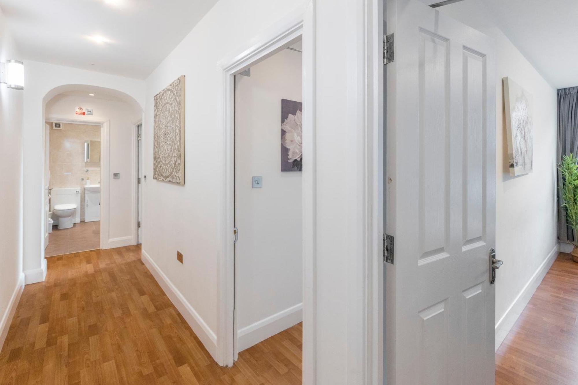 Central Located In City Of - Farringdon Station London