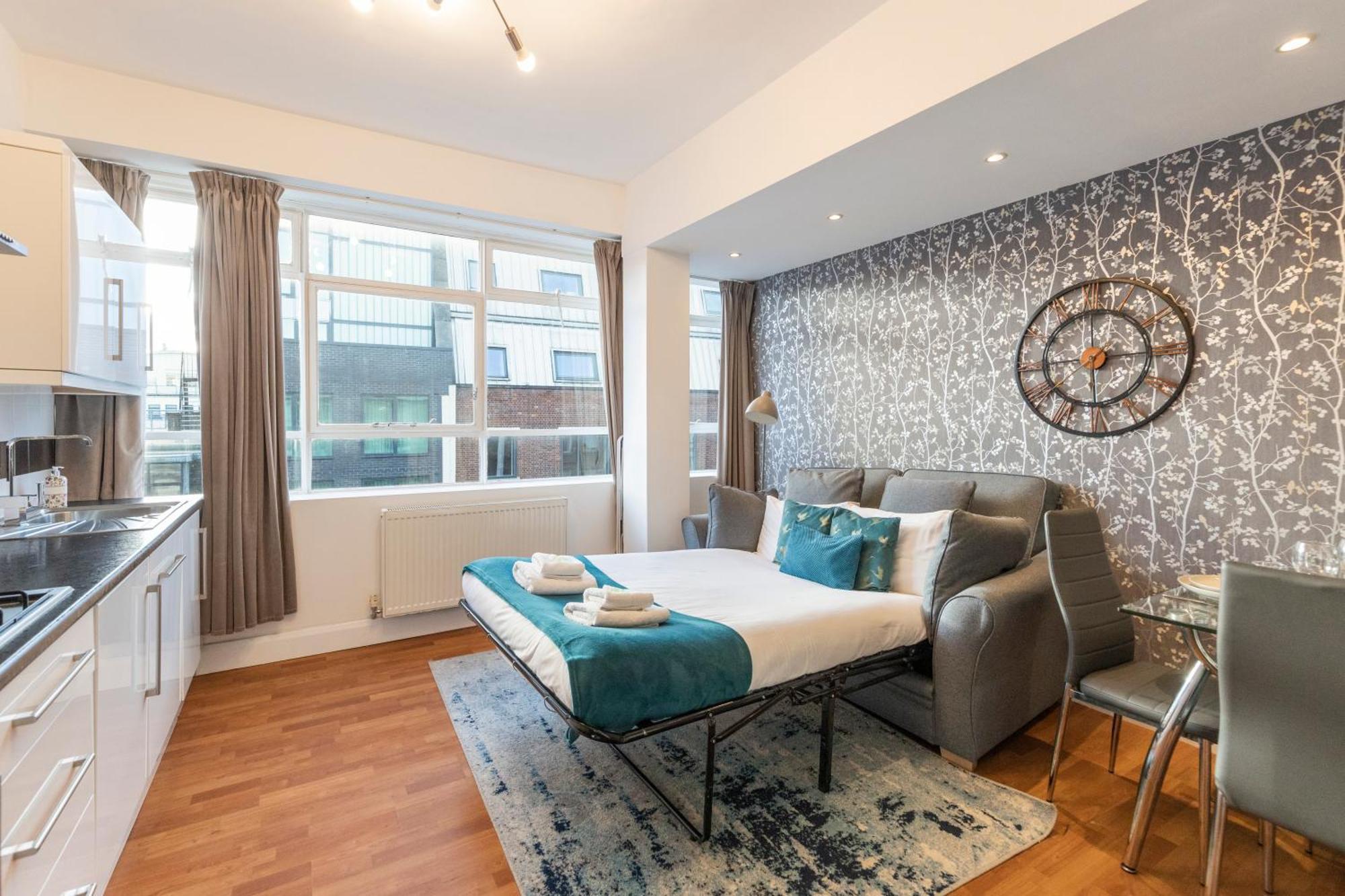 Central Located In City Of - Farringdon Station Apartment *