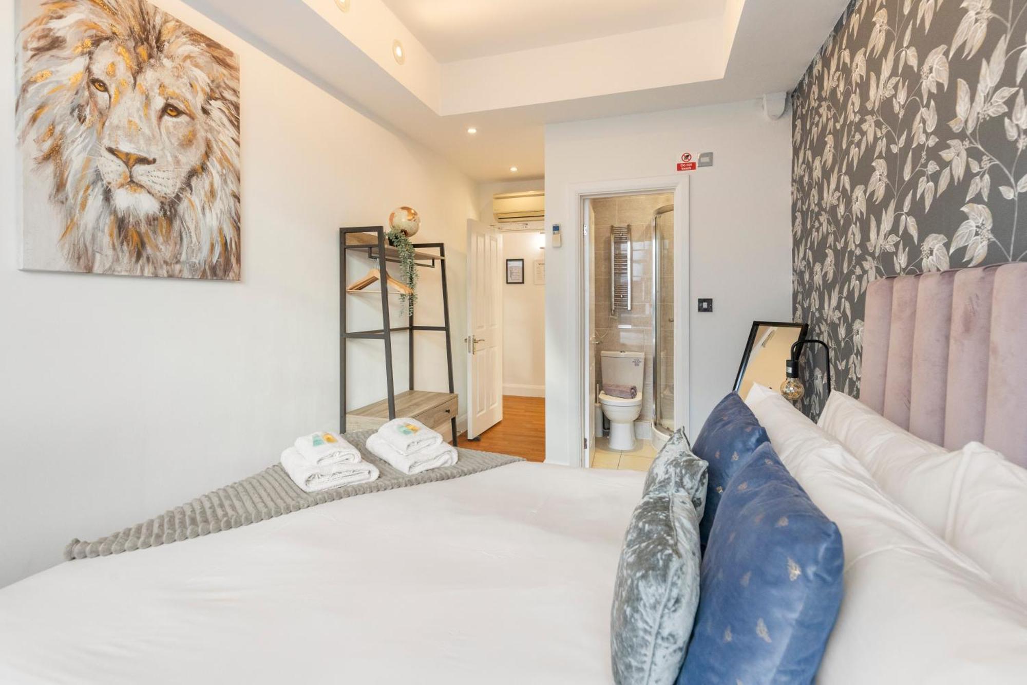 Central Located In City Of - Farringdon Station London