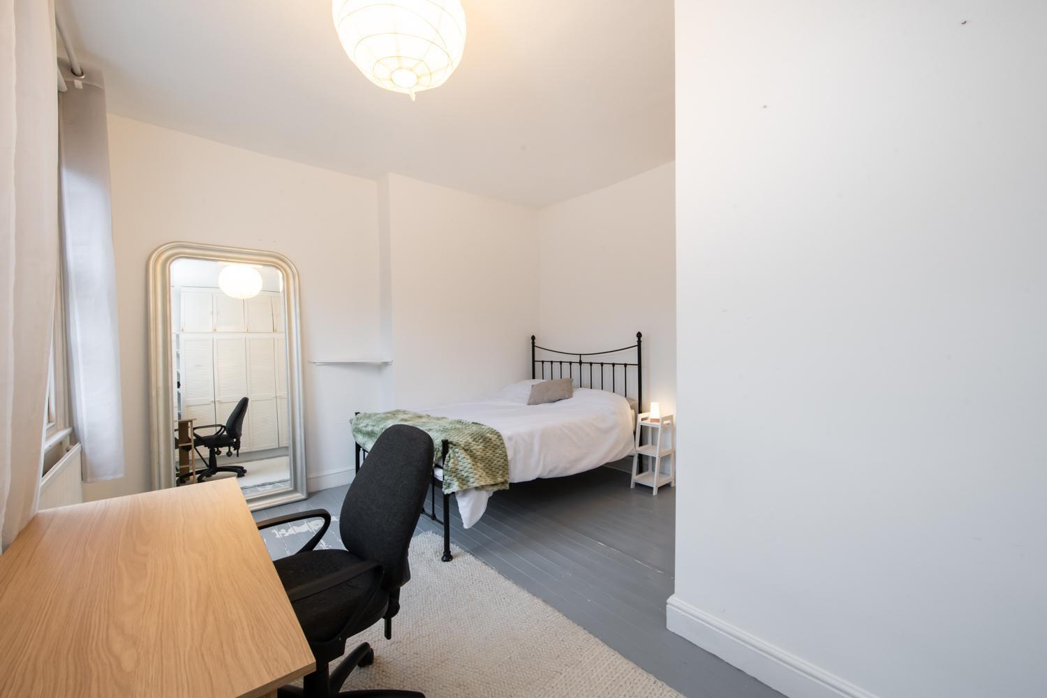 2-bed In The Heart Of Camden Apartment *