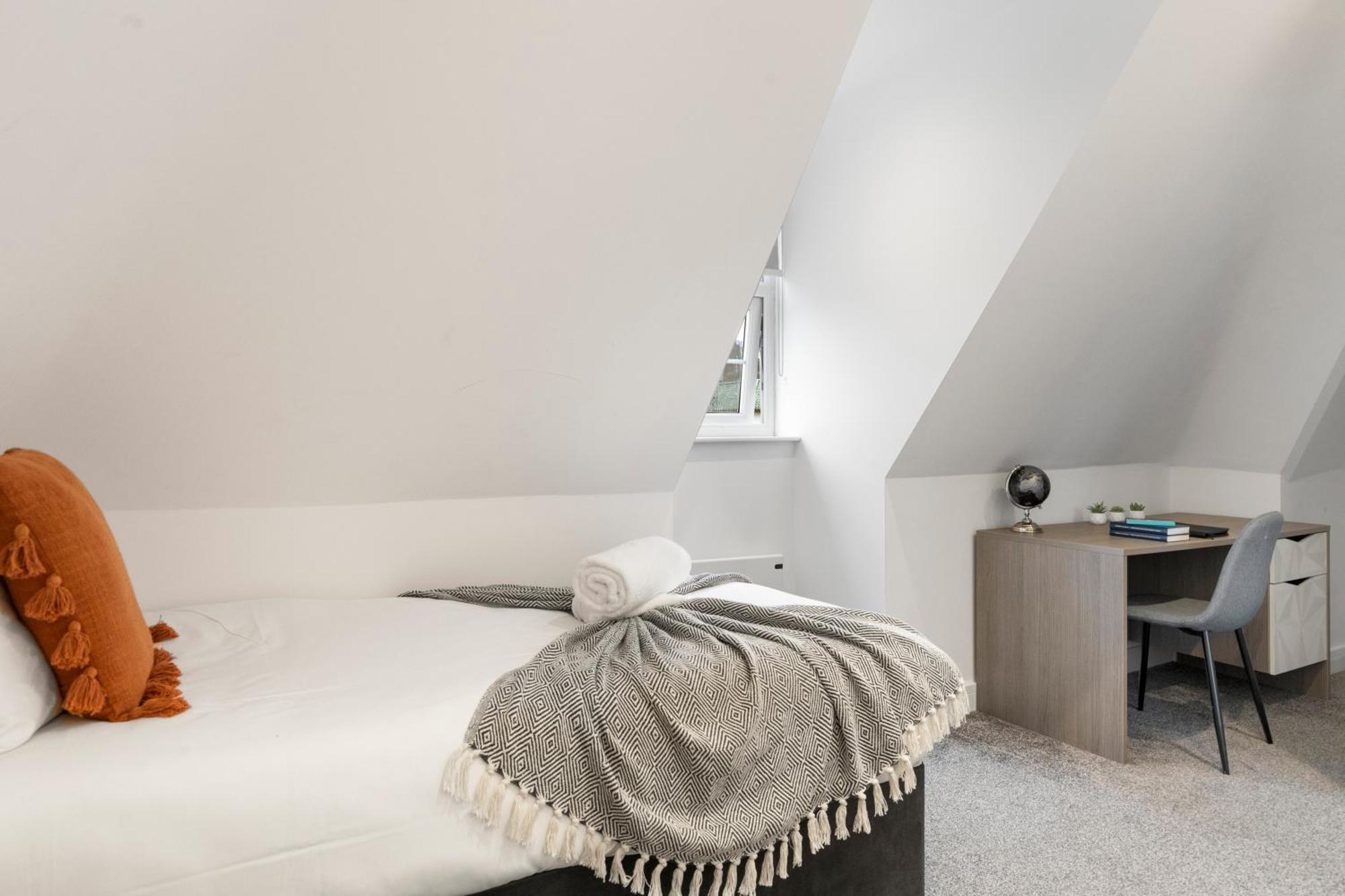 Apartment Luxurious 2 Bedroom - - Location London