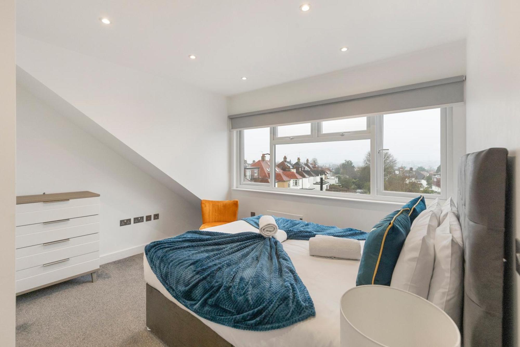 Apartment Luxurious 2 Bedroom - - Location *