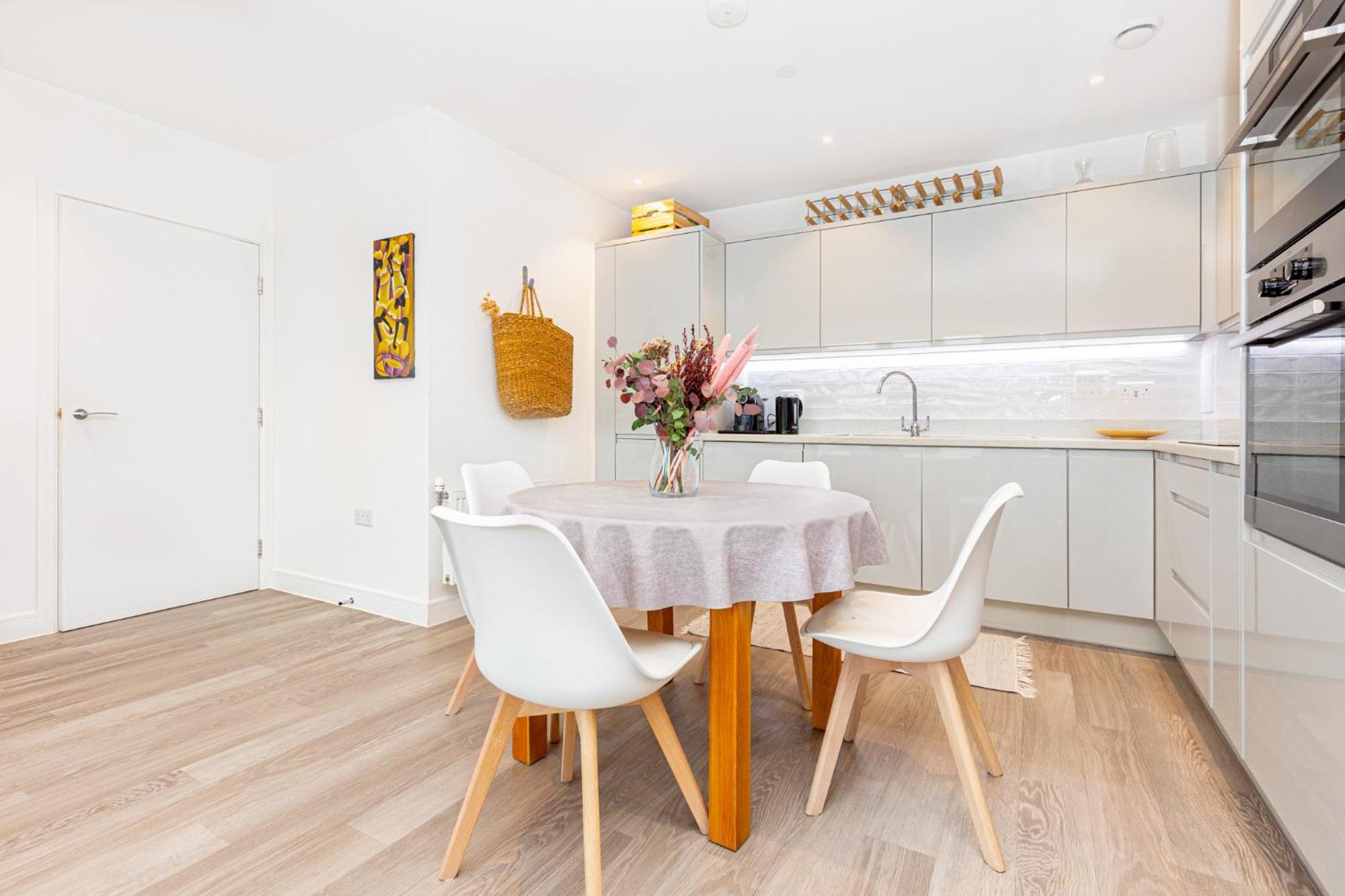 Sensational 2br Wviews & Balcony In Wandsworth