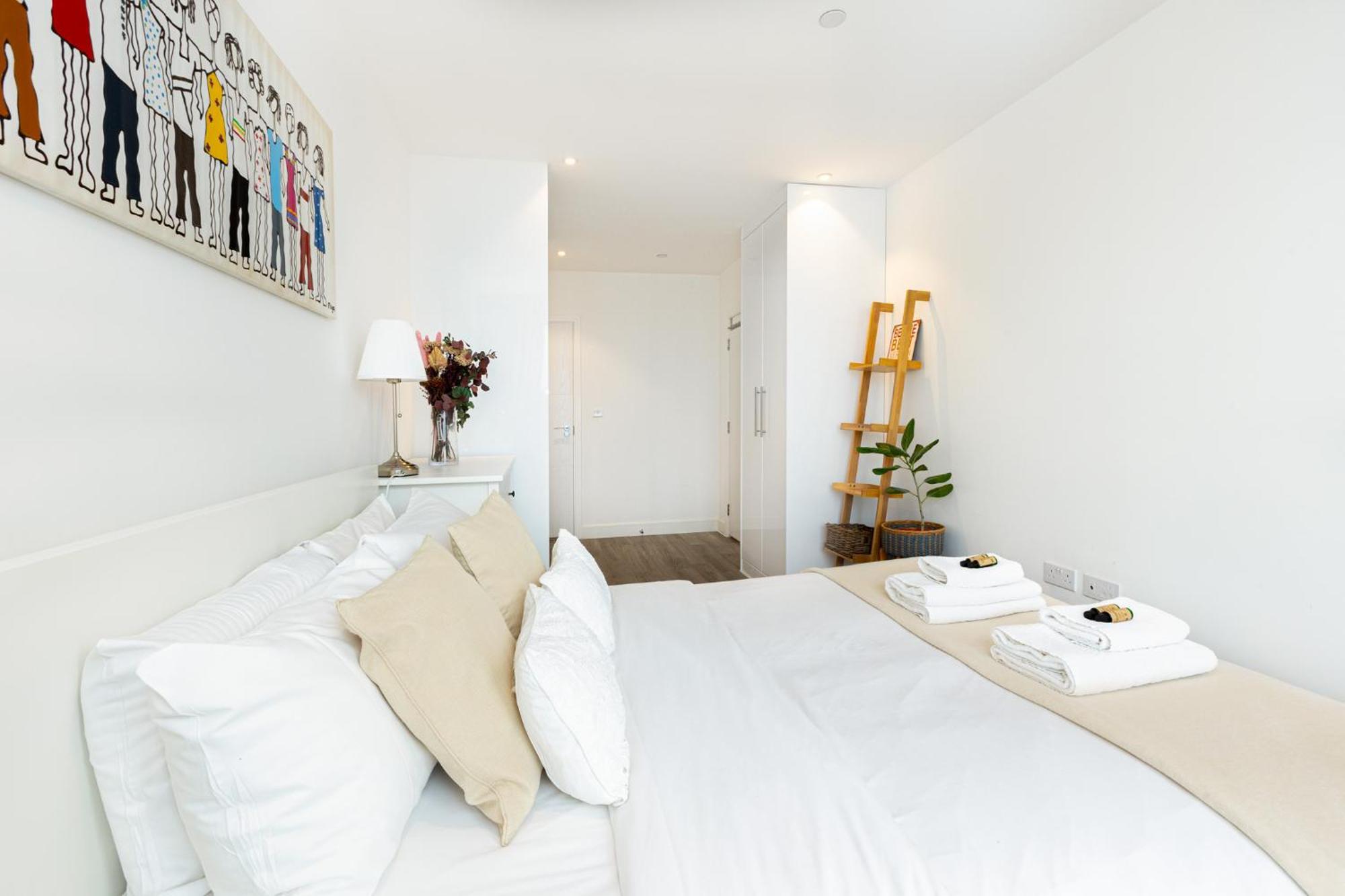 Apartment Sensational 2br Wviews & Balcony In Wandsworth *