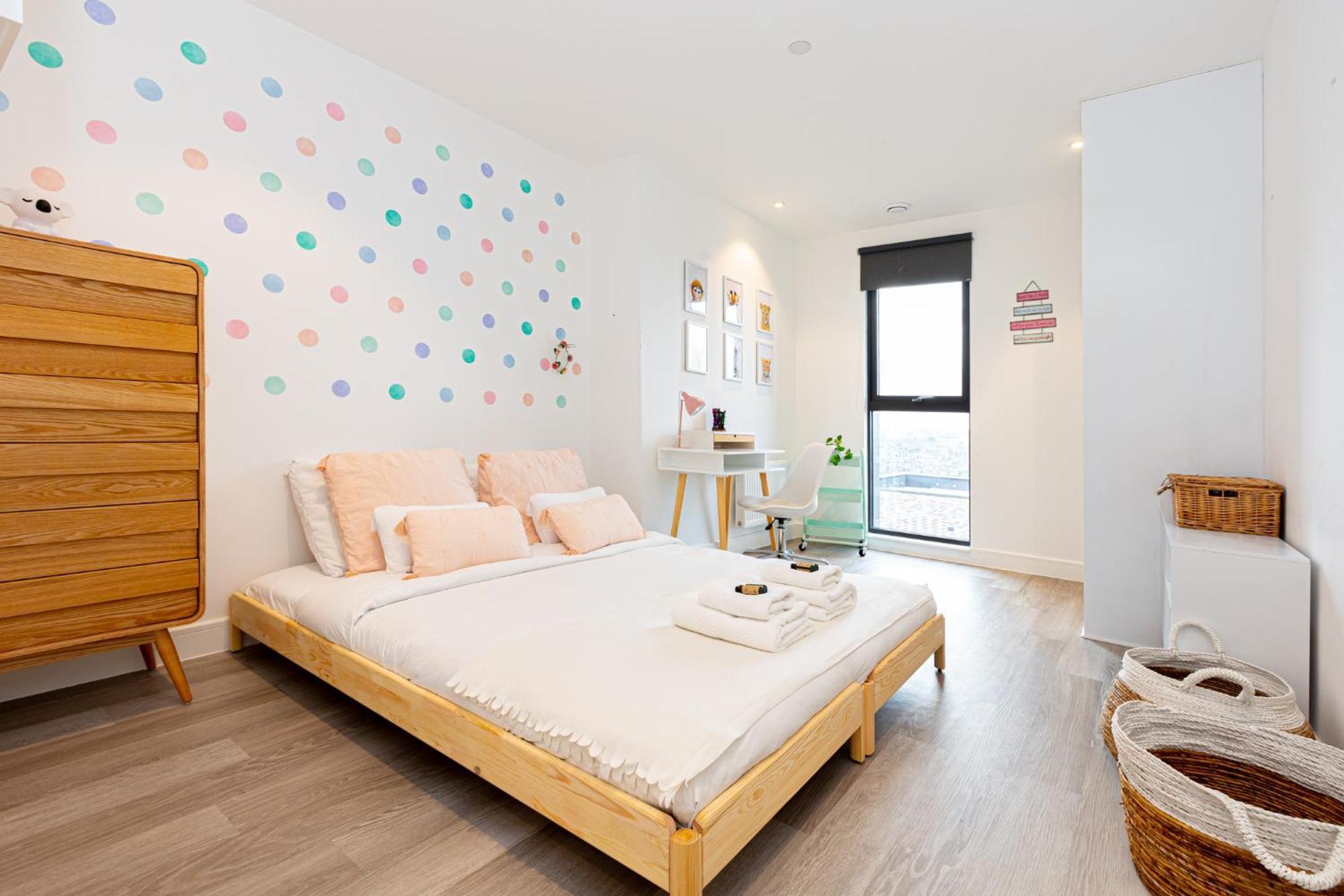 Apartment Sensational 2br Wviews & Balcony In Wandsworth *