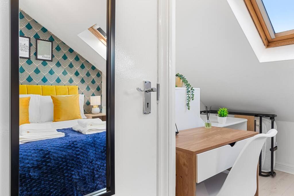 The Holloway Suite- Longterm 15% Off Sleeps4 Apartment *