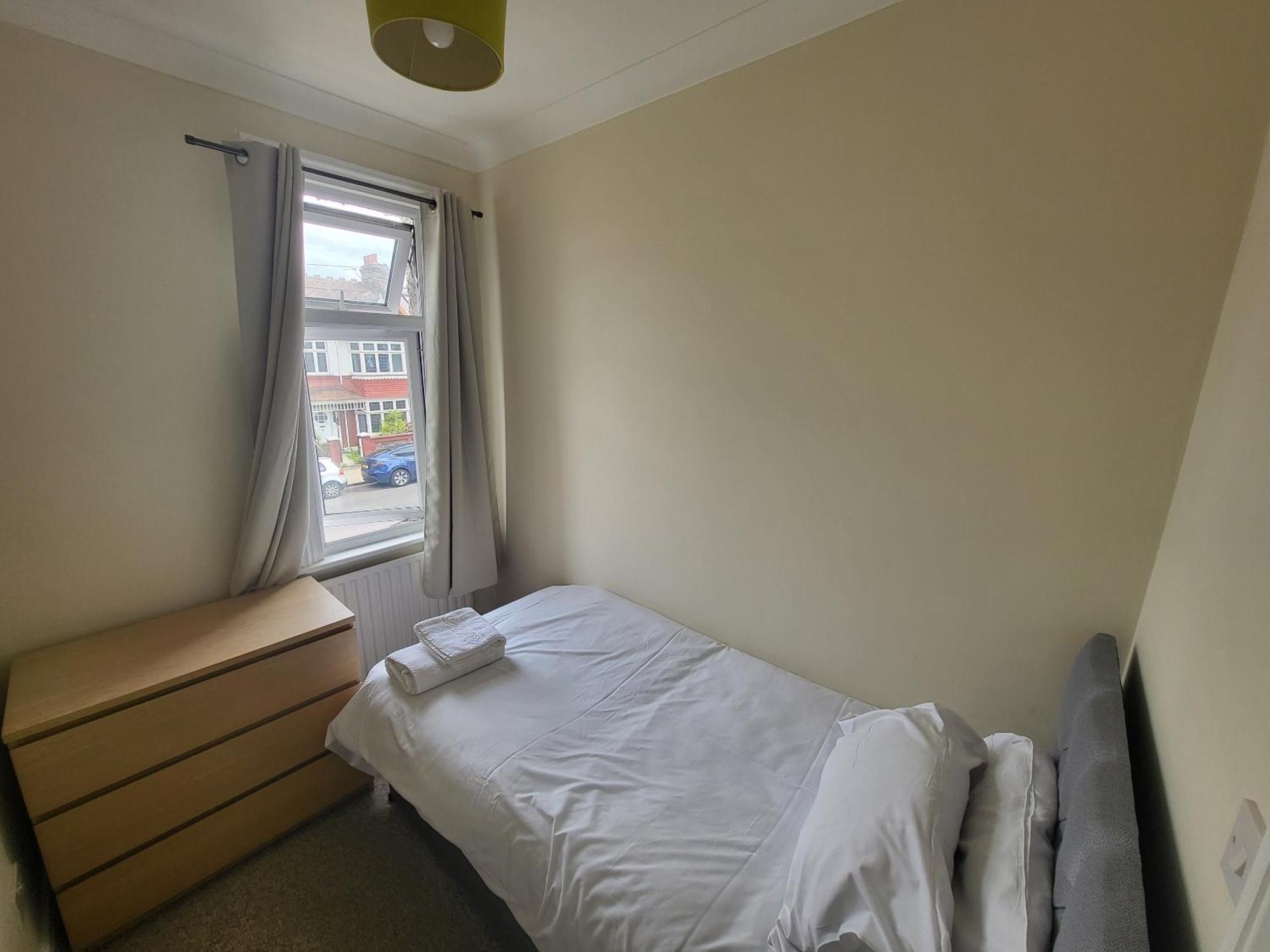 Spacious Central 5 Bedroom House By Tube Station