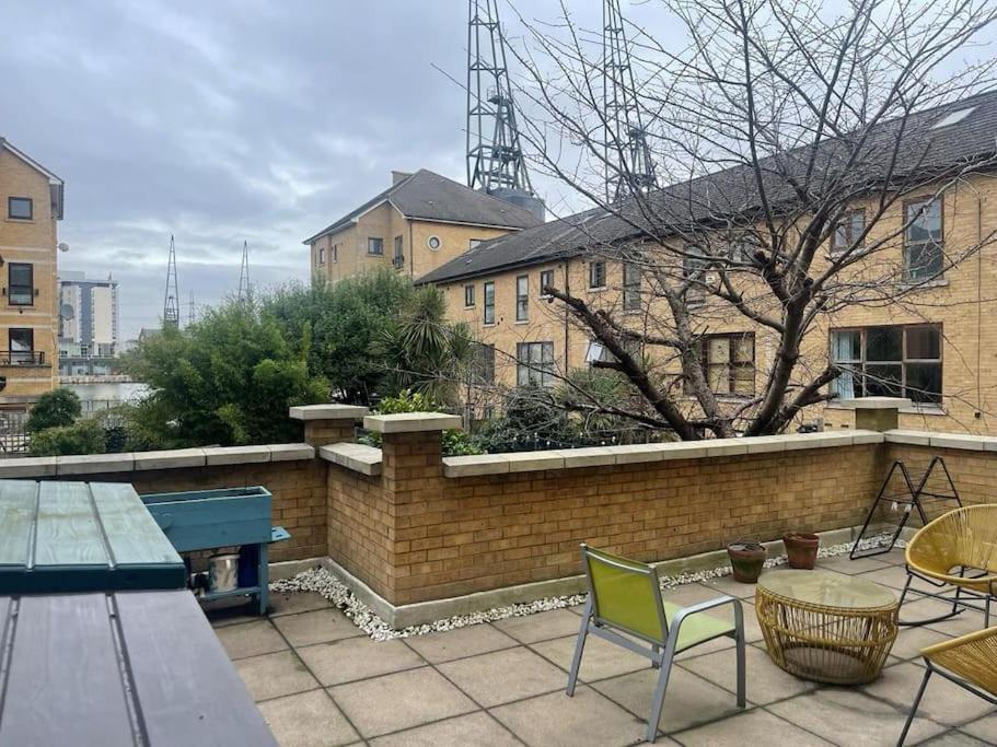Flat In - Close To Excel Apartment *