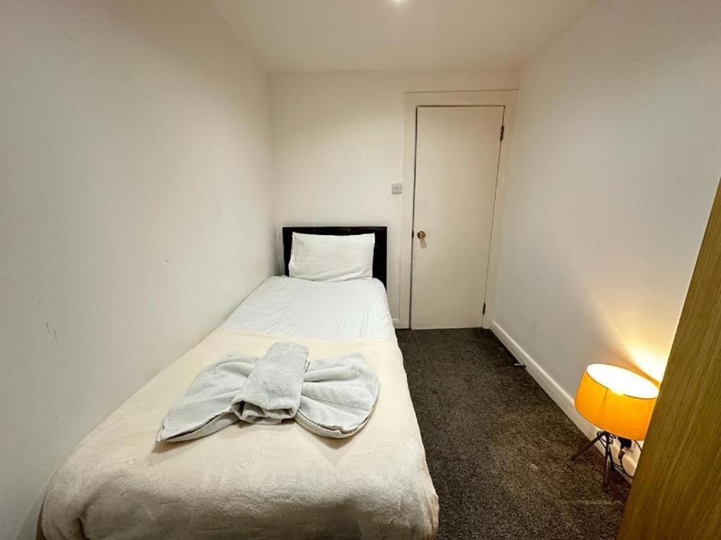 Park Lane Two Bedroom Londres