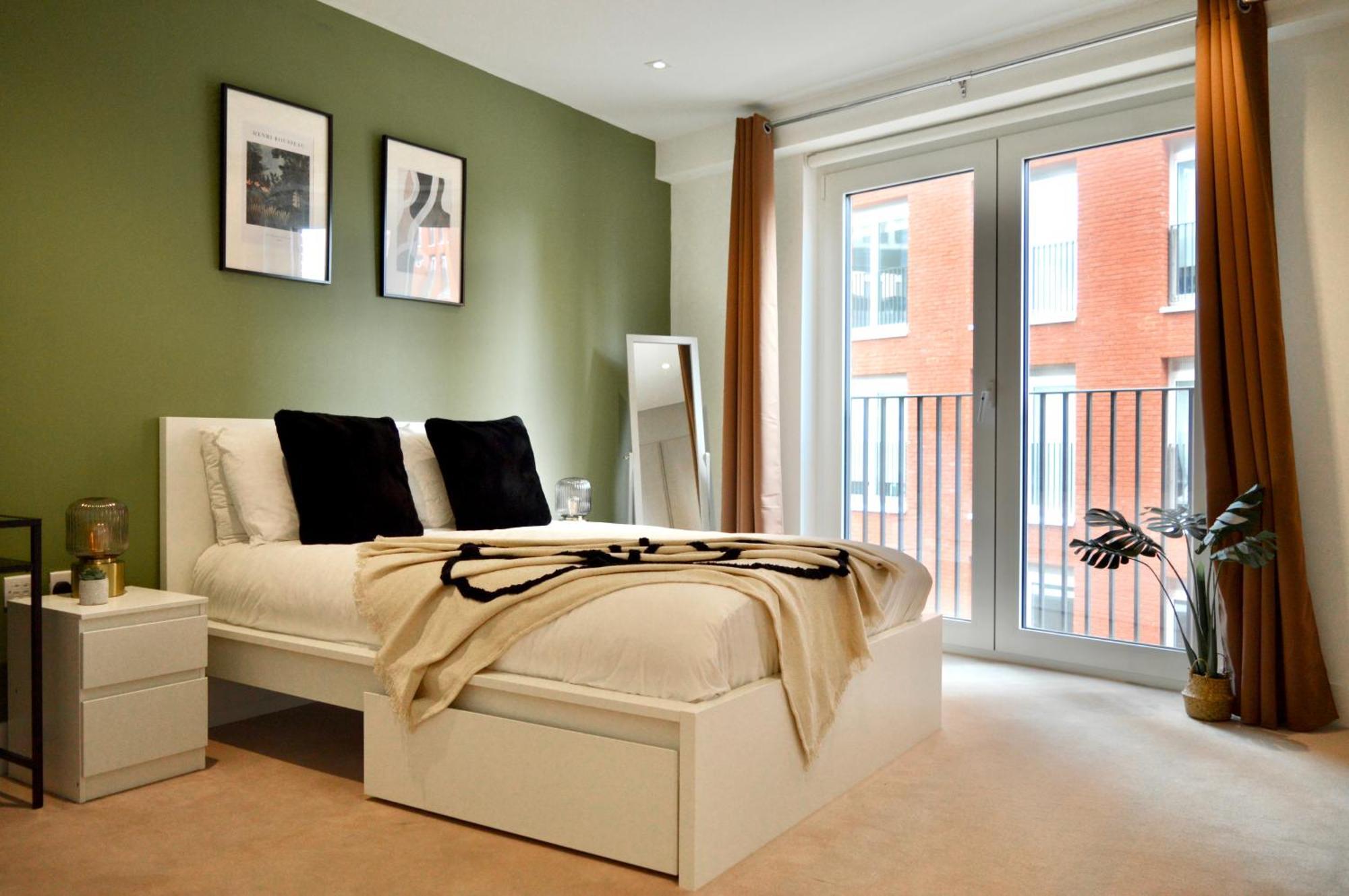 Apartment Vauxhall Luxury: Balcony London