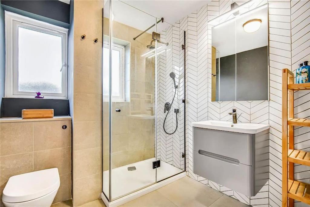 2 Bed Bright Flat In Fulham Apartamento