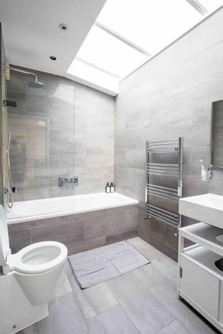 Villa Sweet 3brs House Close To Oxford & Soho *