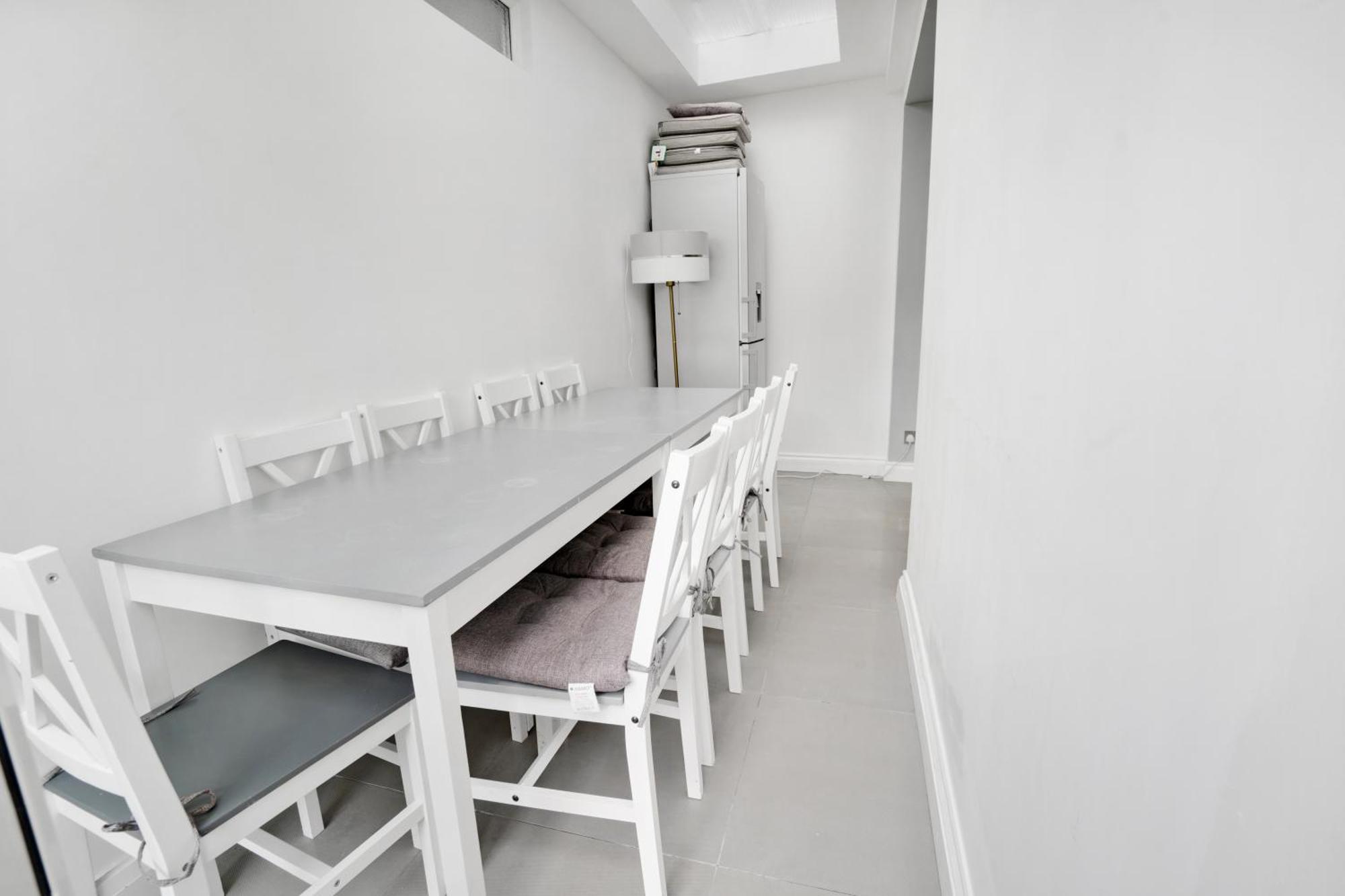 7 Bedroom House With Garden * London
