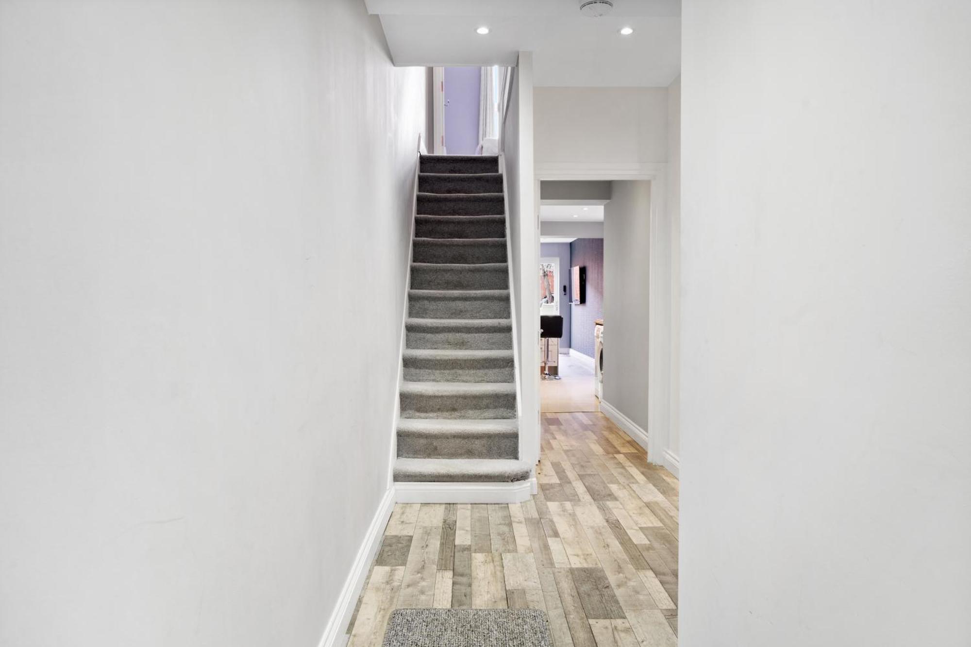 7 Bedroom House With Garden London