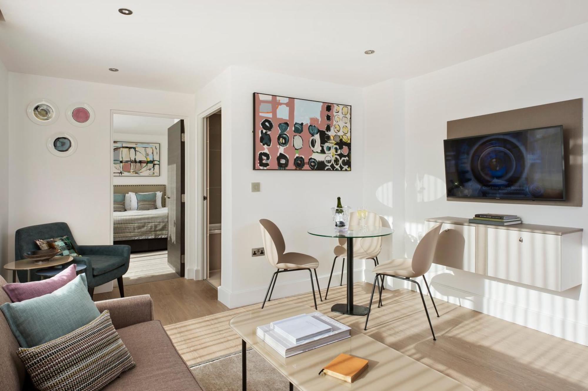 The Chronicle By Supercity Aparthotel London