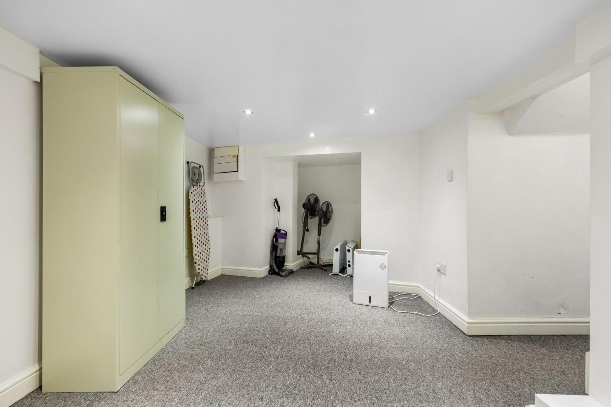 Zone 2 Spacious Two-bedroom With Parking *