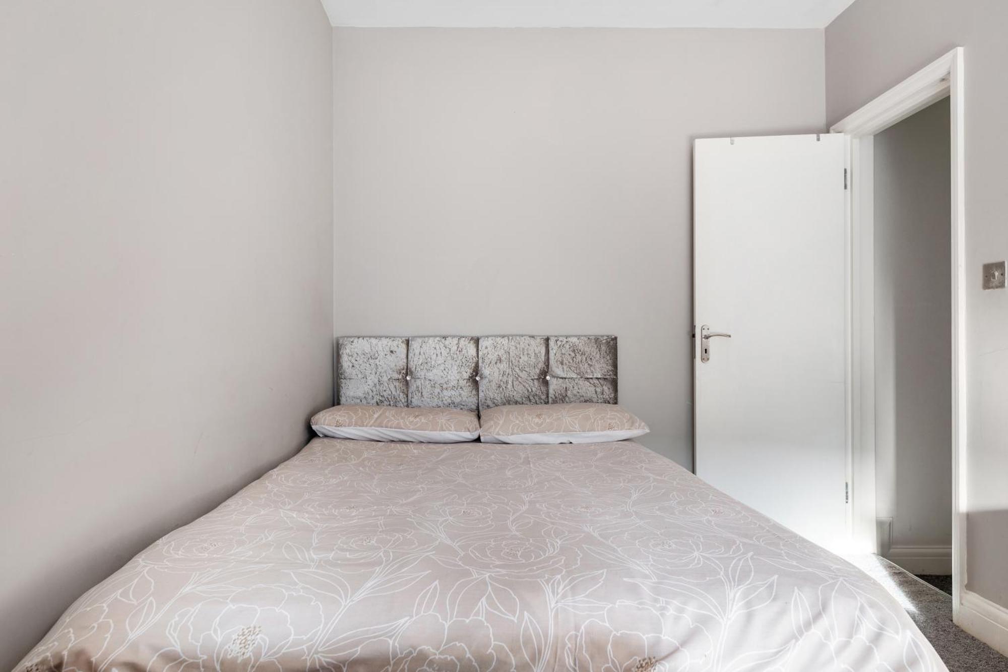 Zone 2 Spacious Two-bedroom With Parking *