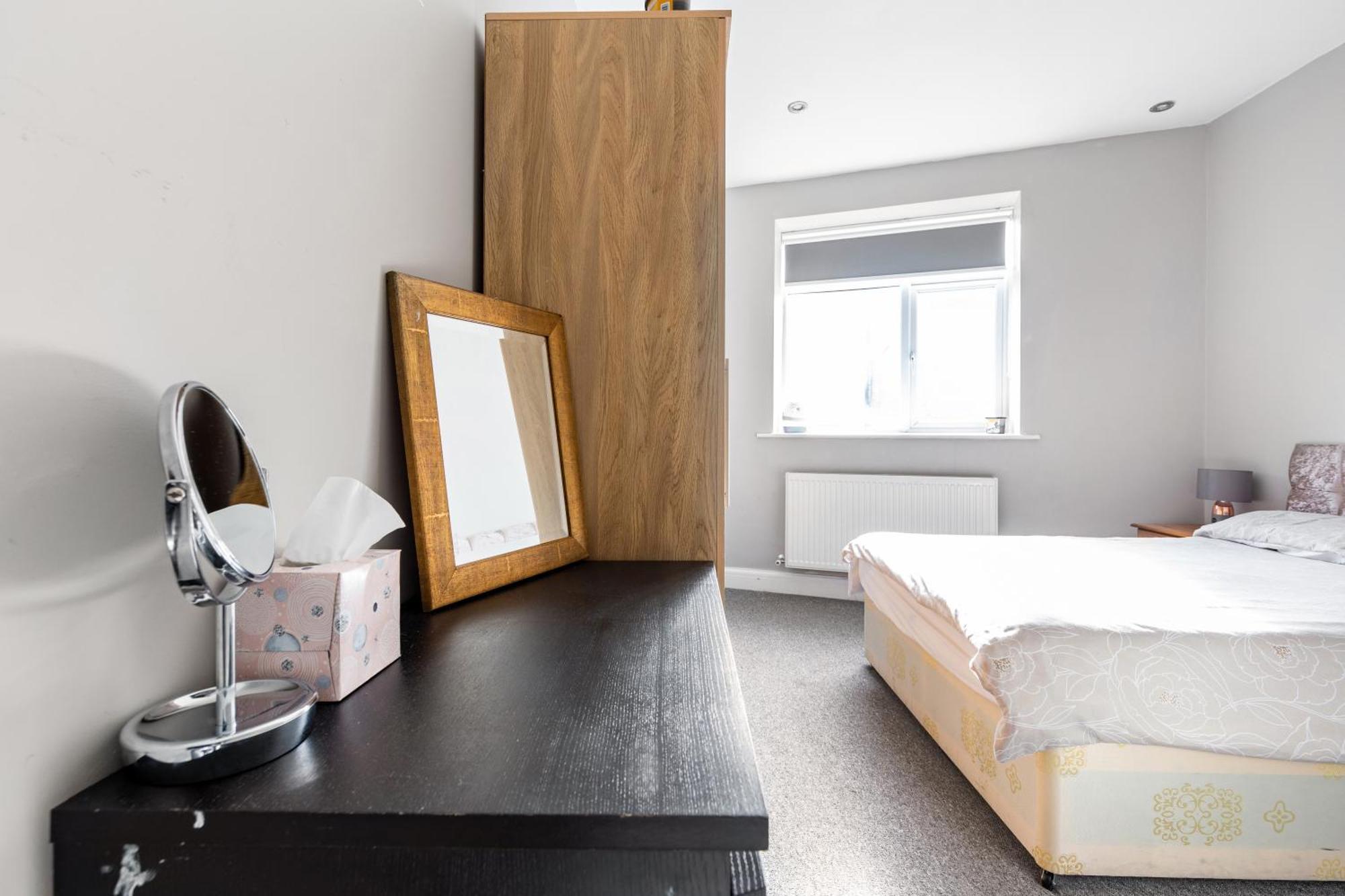 Apartment Zone 2 Spacious Two-bedroom With Parking London