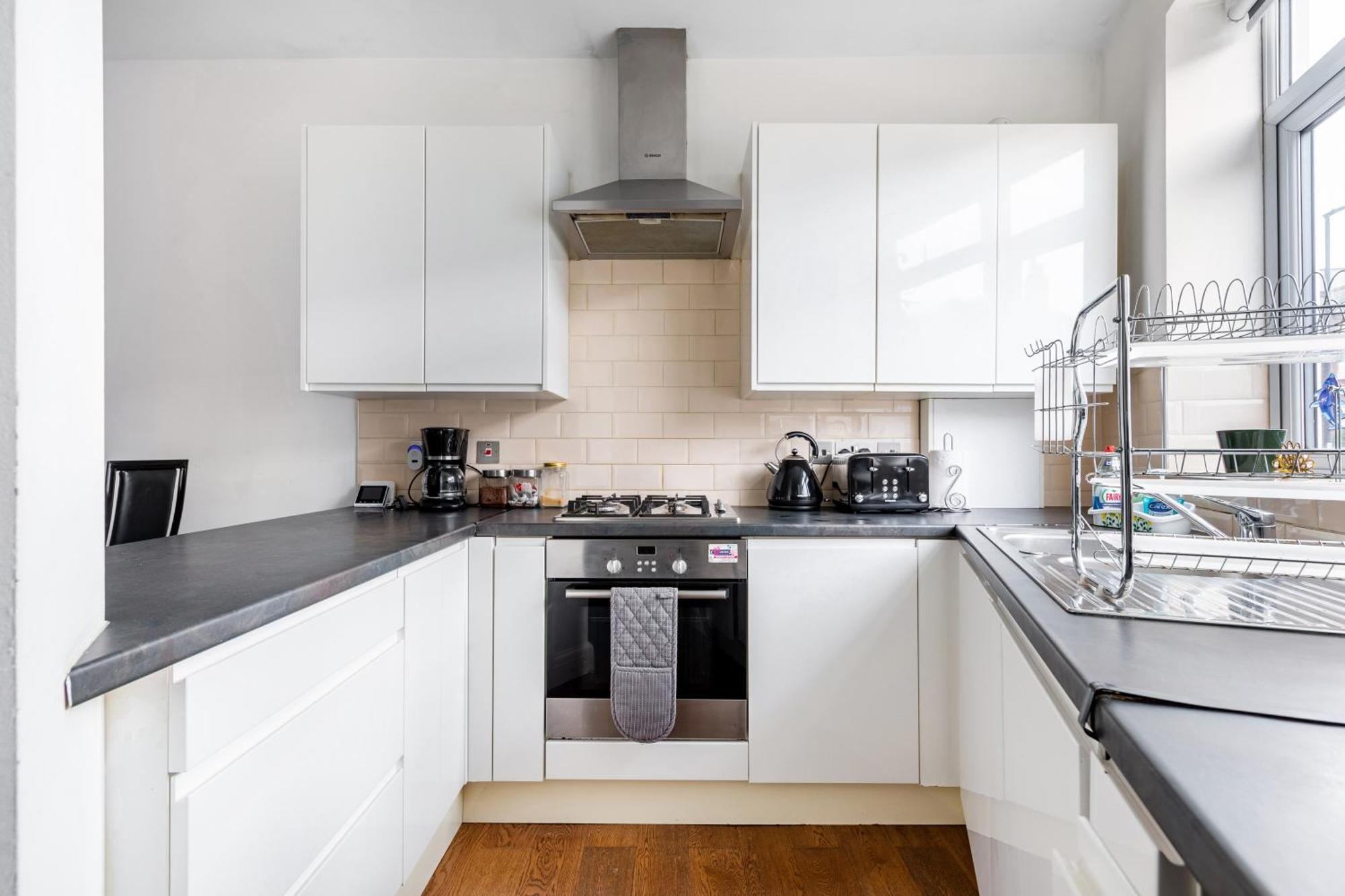 Apartment Zone 2 Spacious Two-bedroom With Parking London