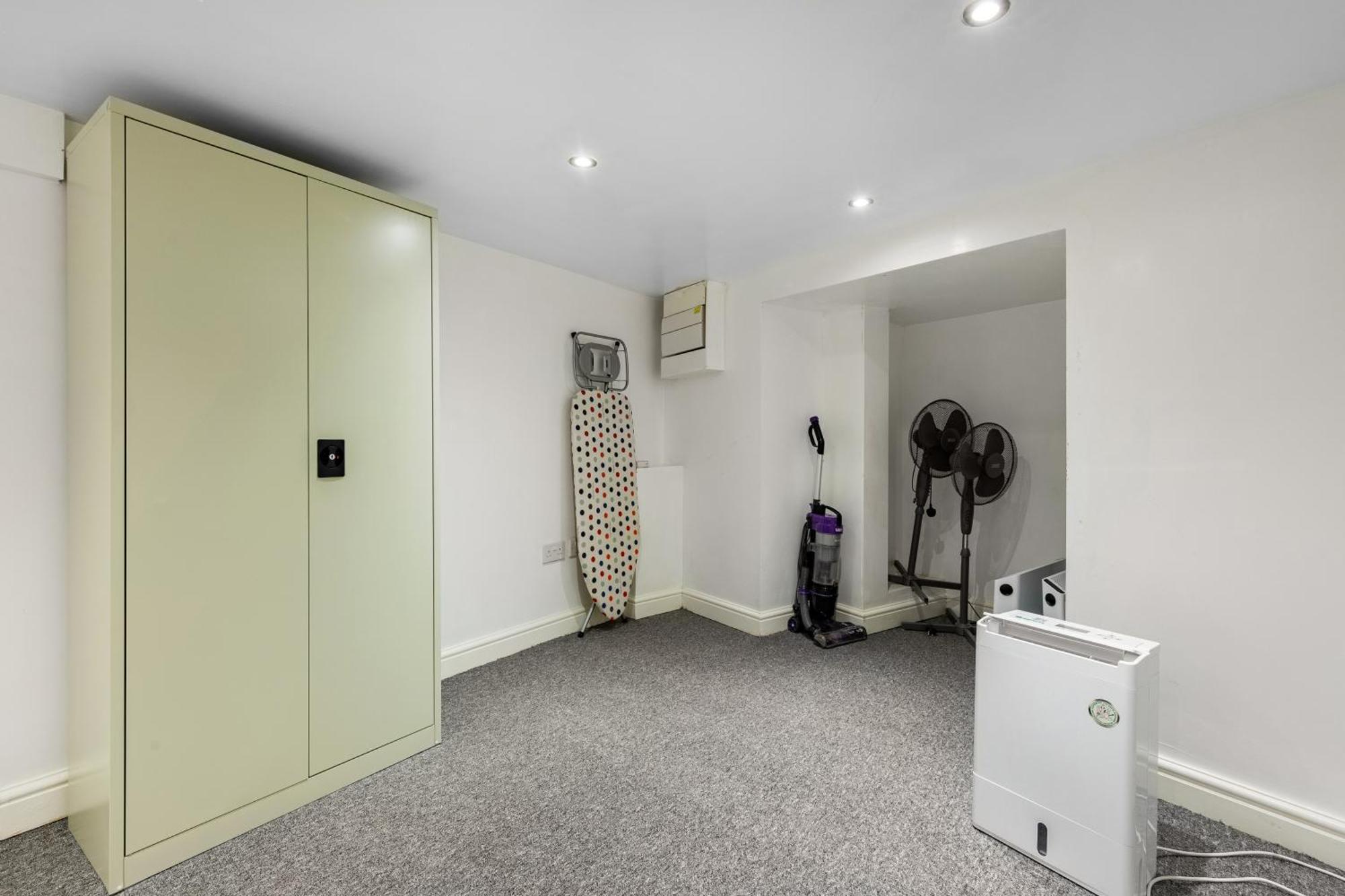 Zone 2 Spacious Two-bedroom With Parking Apartment