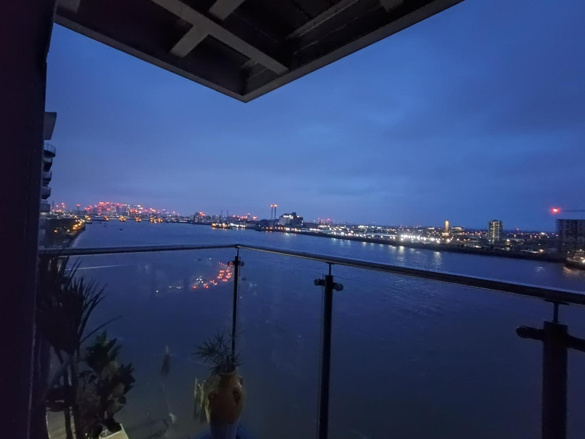 Apartment Snuggle Inn: Riverside With Thames Views