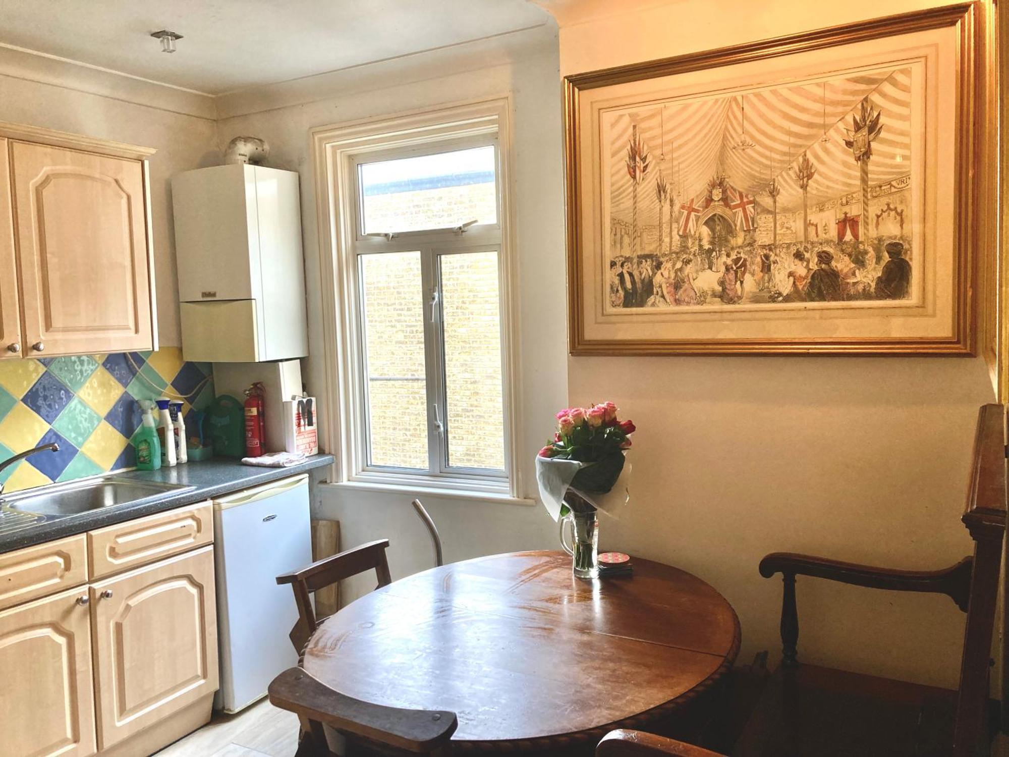 Quality And Very Good Value Private In Close To Notting Hill Zone 2 Guest house *