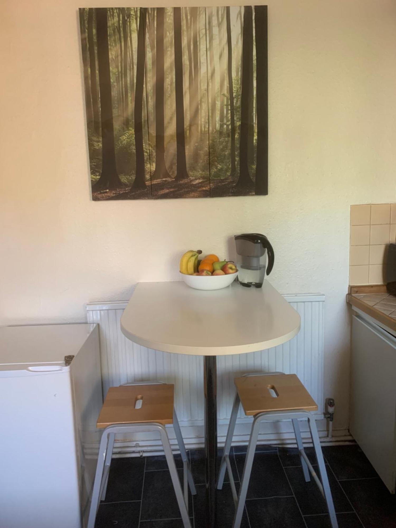 Location! Double Bedroom 2 Mins Walk From Battersea Power Underground Station! Homestay