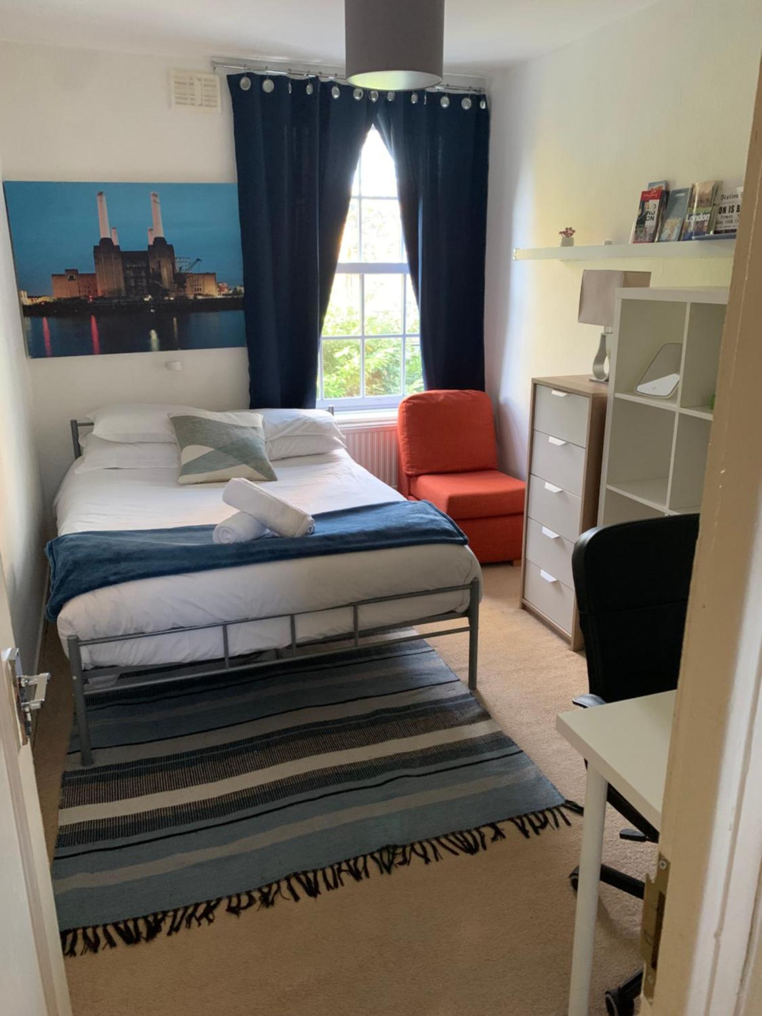 Location! Double Bedroom 2 Mins Walk From Battersea Power Underground Station!