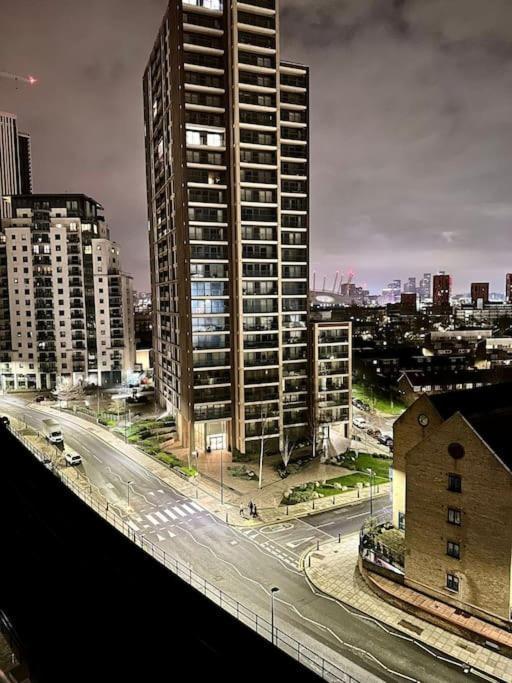 Cosy, Comfy 2 Bed Canary Wharf * London
