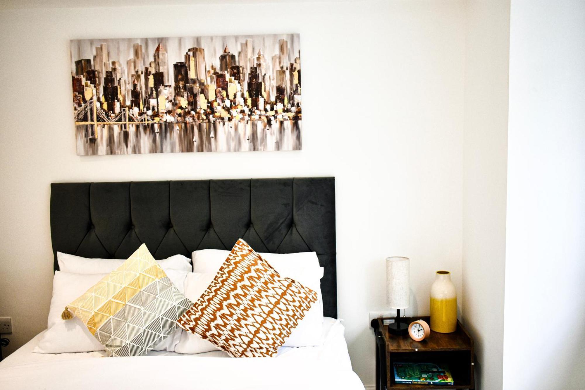 Wembley Luxury: Two-bedroom With Parking Londres