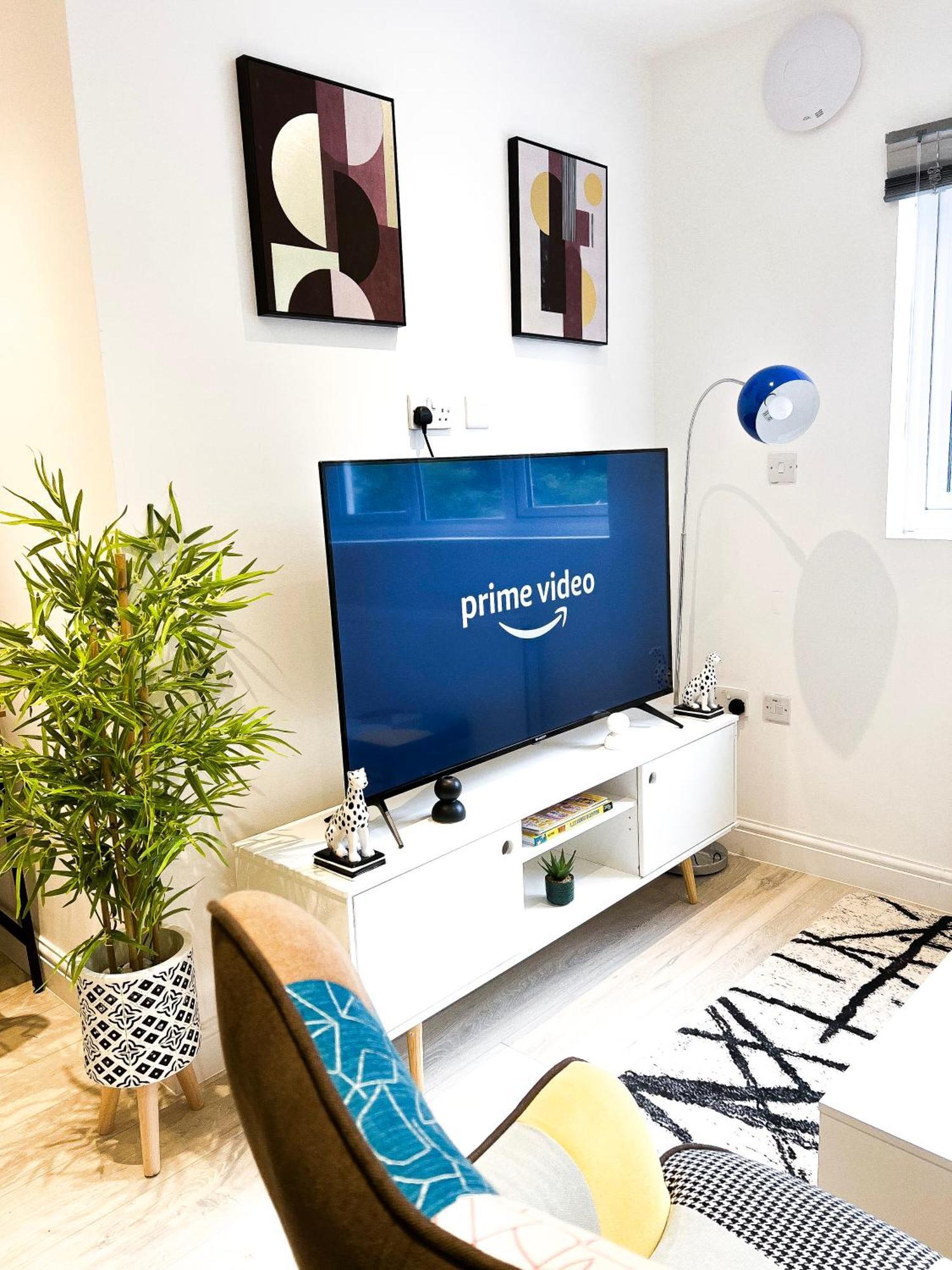 Wembley Luxury: Two-bedroom With Parking Apartamento