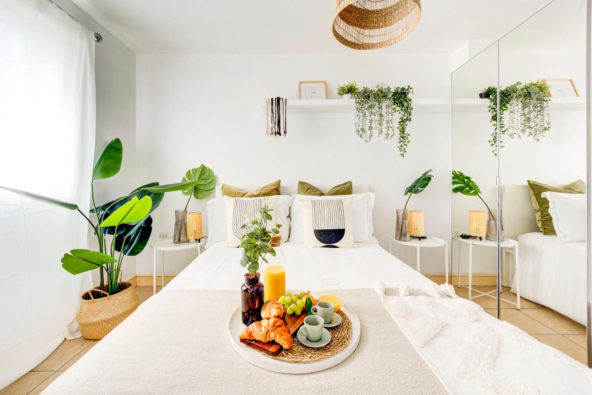 Apartment Boho Chic Tower Bridge Gem, Sleeps 8 London