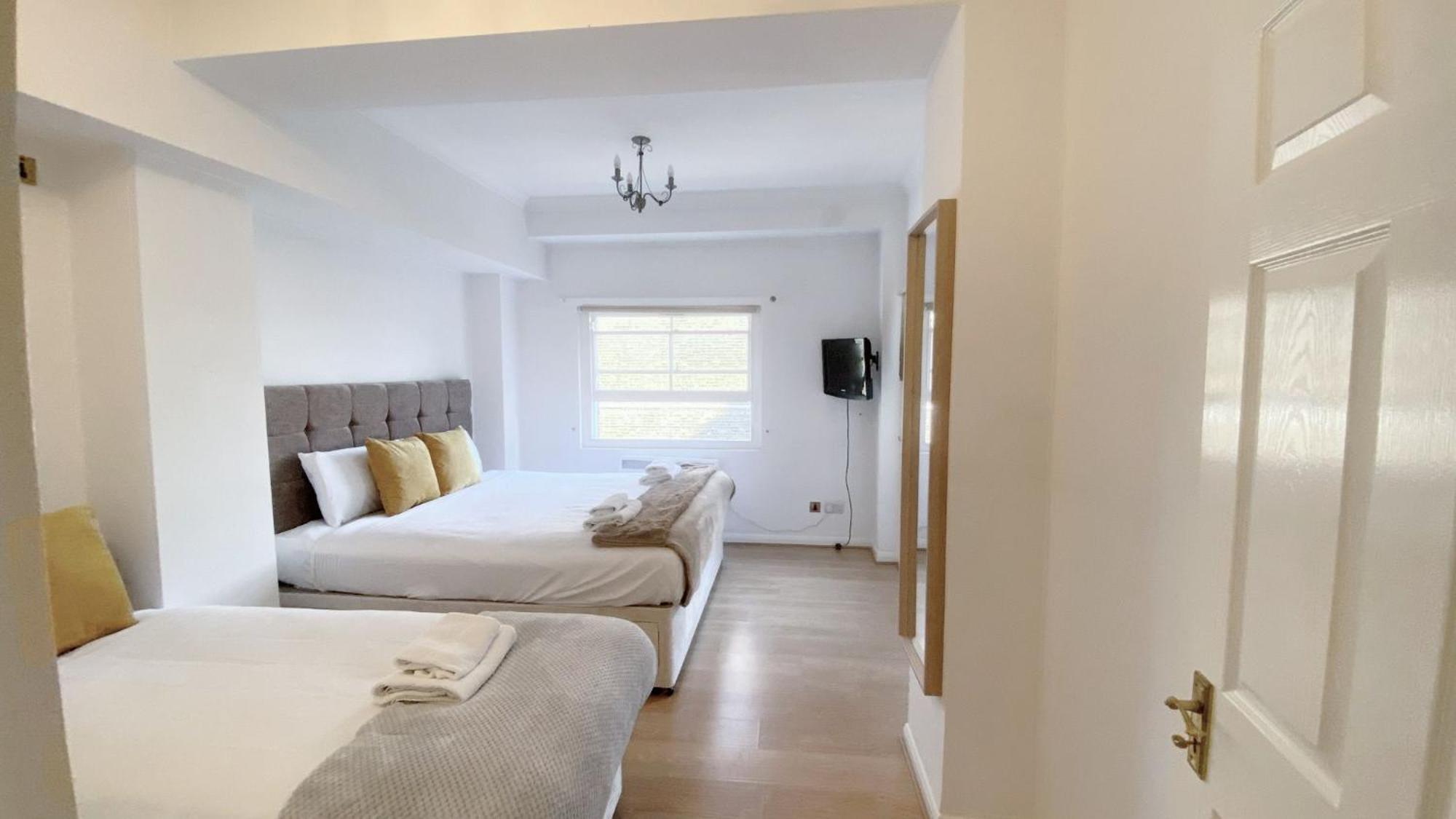 Uk Chaps Retreat: 2 Bedroom - 2bathroom Apartment