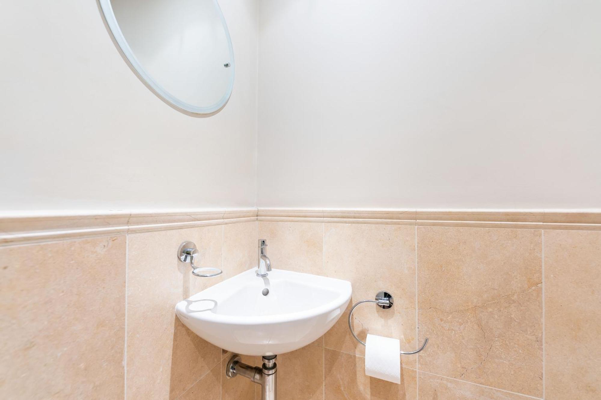 Apartment Luxury 6 Bedroom House In Southwick Street London