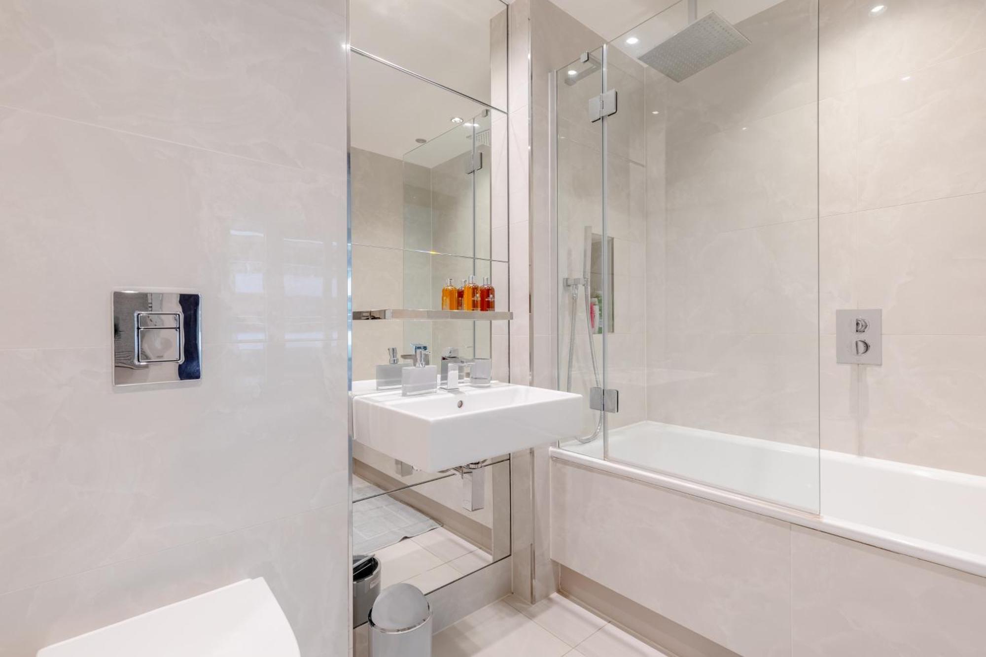 Luxury 2 Bed 2 Bath Close To Chelsea Apartment London