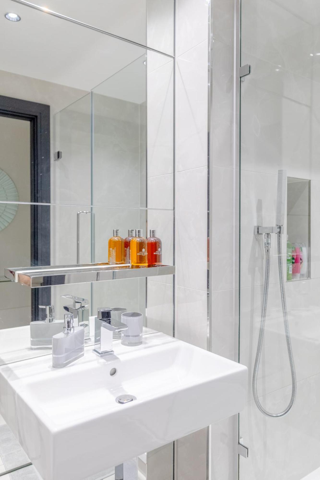 Apartment Luxury 2 Bed 2 Bath Close To Chelsea *